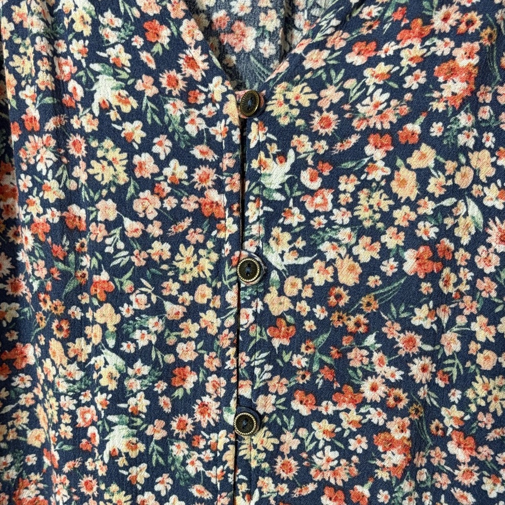 Elegant Floral V-Neck Blouse - Picture 5 of 12